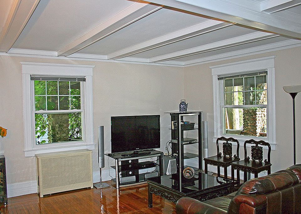 Living Room, 270 sq. ft