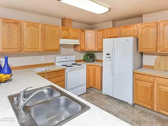 2180 Ivan Dr — Photo 8