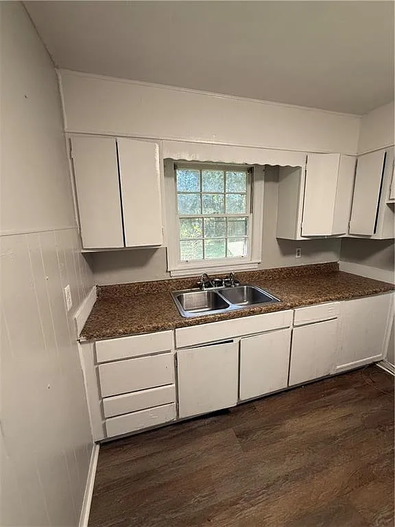 3 bed, 1.0 bath, 1004 sqft, $1,350 — Photo 3