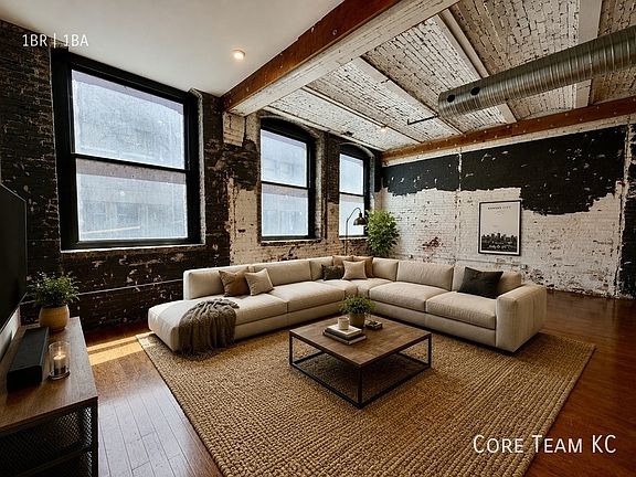 2nd image of 1223 Union Ave #202