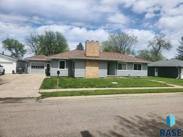 310 W Bishop St, Luverne, MN 56156