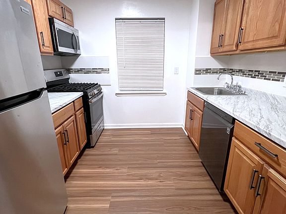2nd image of 429 Revere Ave #2R
