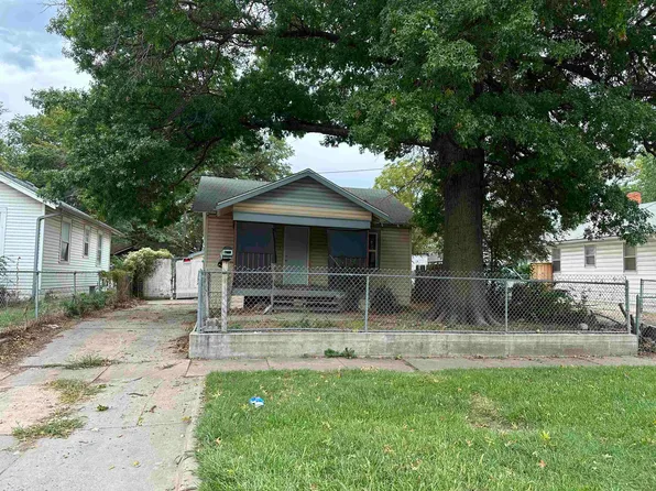 2805 W Maple St, Wichita, KS 67213