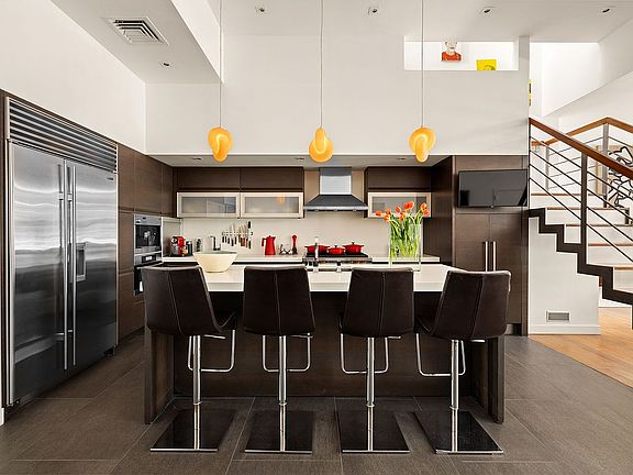 5th image of 214 E 70th St #Penthouse