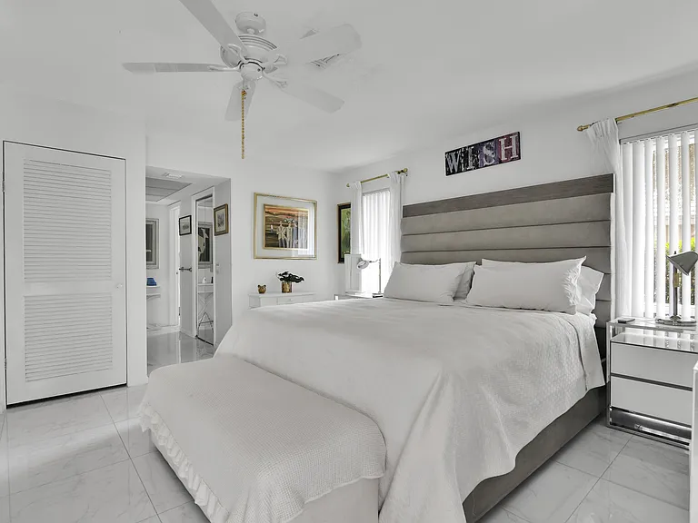 450 French Royale Cir — Photo 15