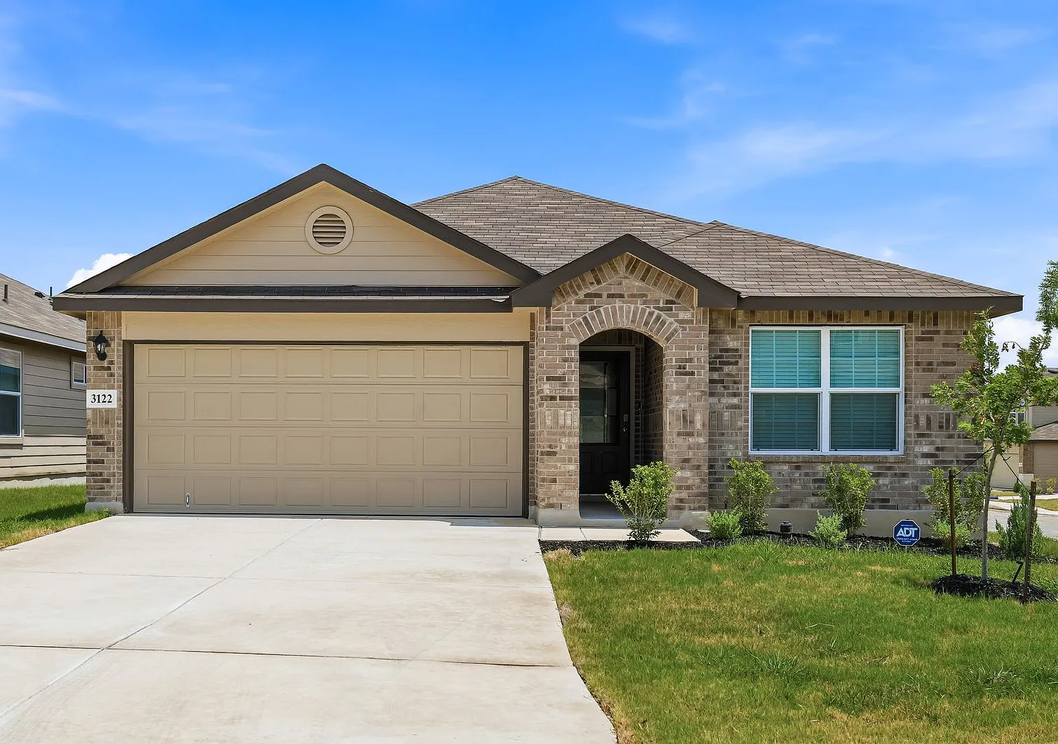 Beautiful Single-Story Home in Laurel Vista — Photo 1