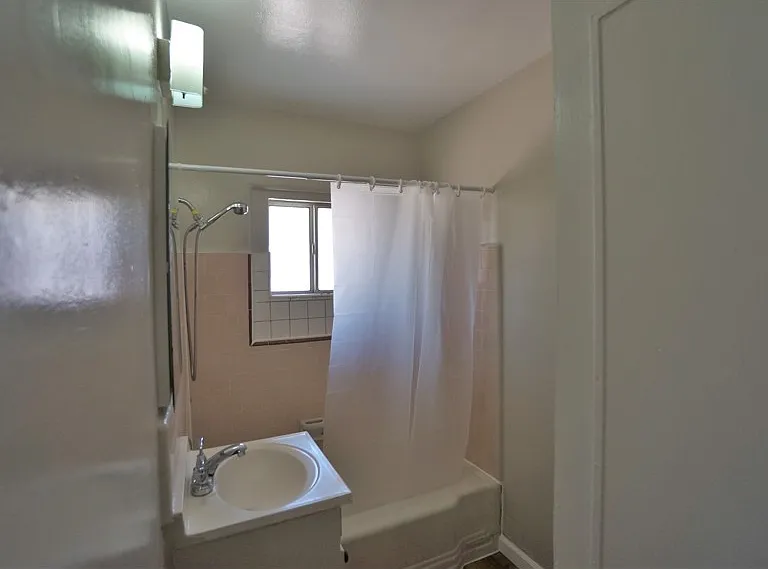 4265 Euclid Ave #4 — Photo 8