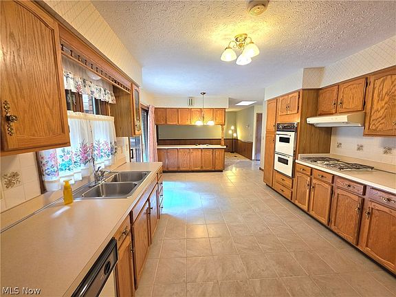 2nd image of 2131 Ridgebury Dr