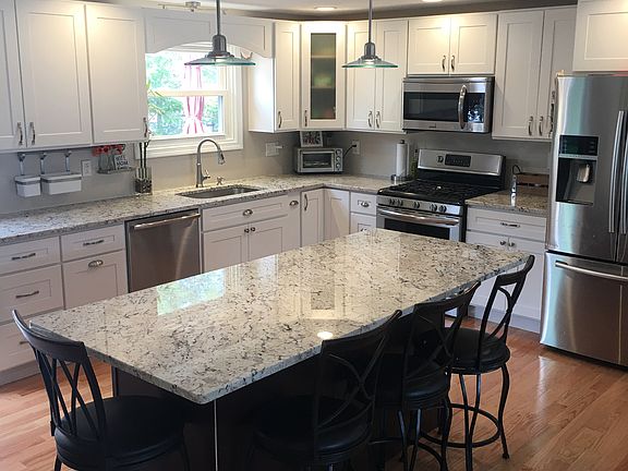 4th image of 15 Teakwood Dr