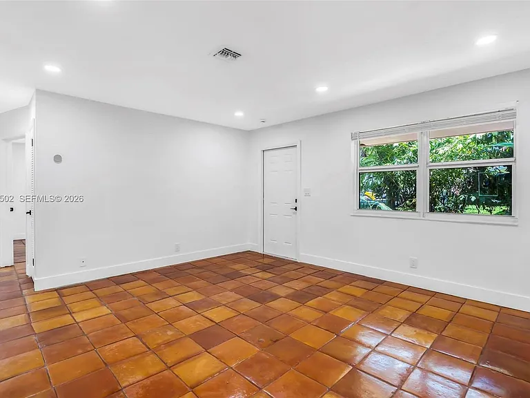 850 SW 12th Ct #850 — Photo 6