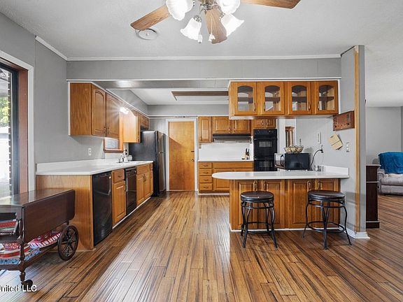 2nd image of 2208 Popps Ferry Rd