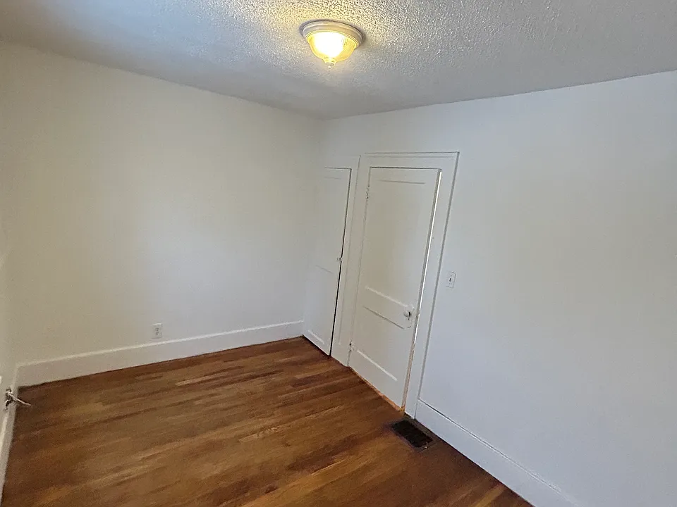 20 E Josephine St #4
