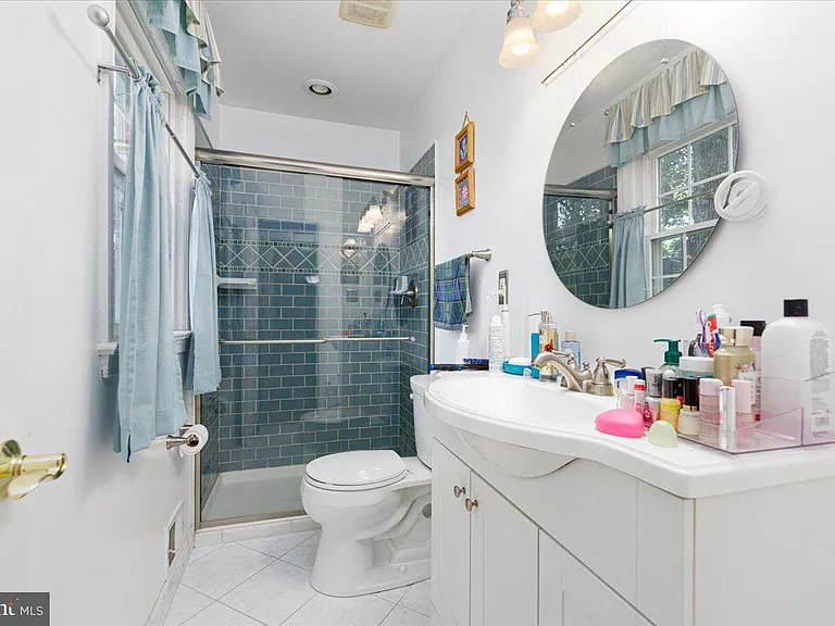 4 Sussex Ct — Photo 16