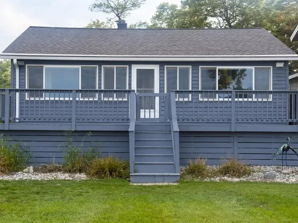 9 Bay Shore Dr, Bay City, MI 48706