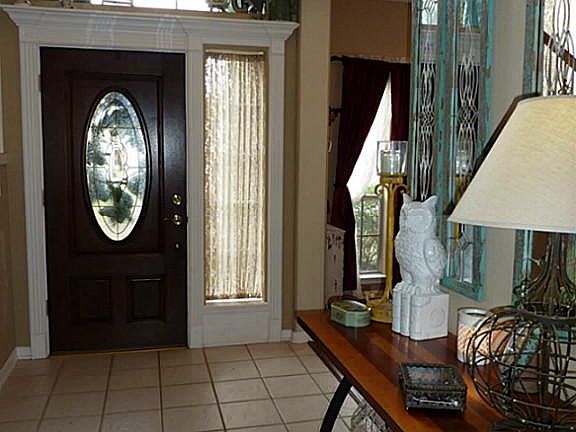 Grand 2-story entry hall