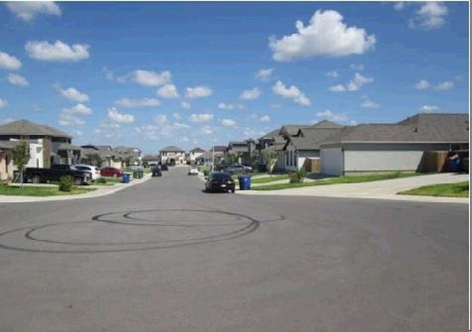 Exterior Neighborhood (street photo)
