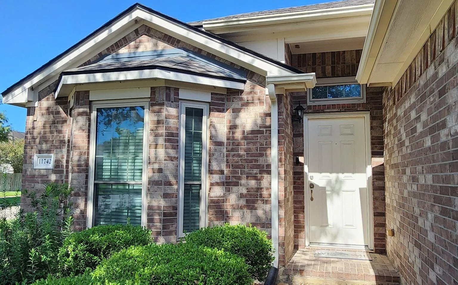 3 bed, 2.0 bath, 1689 sqft, $2,175 — Photo 2