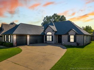 25232 Willow Tree Ct, Claremore, OK 74019