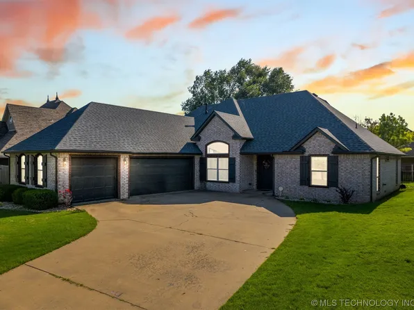 25232 Willow Tree Ct, Claremore, OK 74019