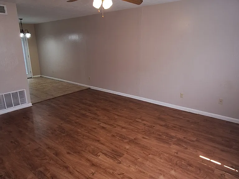1906 Barak Ln #10 — Photo 4