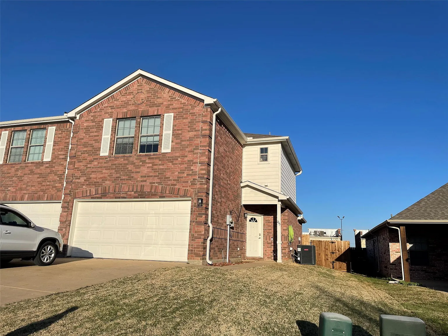 3 bed, 2.5 bath, 1346 sqft, $2,000 — Photo 1