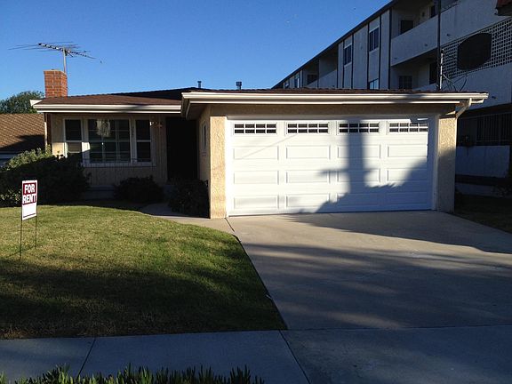 Front of house (2016)