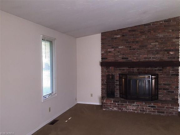 5th image of 1044 Graham Ave