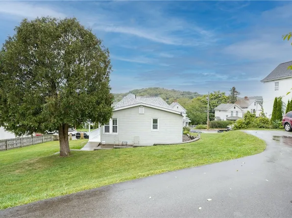 808 N 3rd St, Jeannette, PA 15644