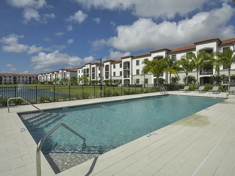 Mila Apartments — Photo 36