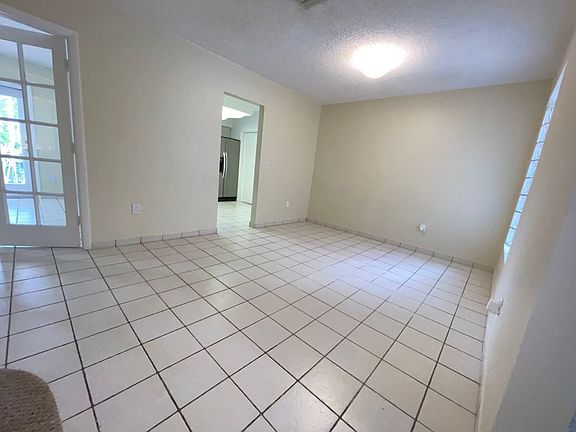 LIVING / DINING ROOM