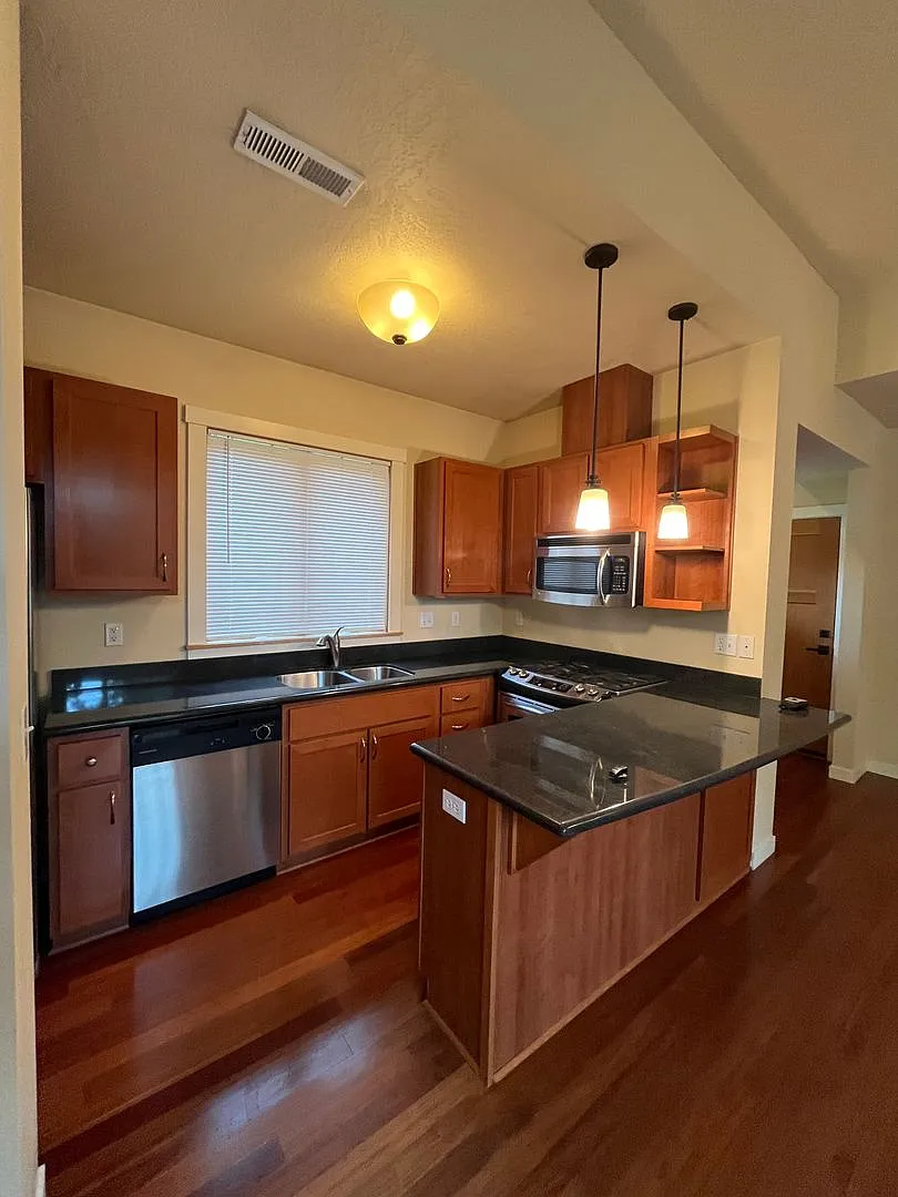 3-Bedroom 2-Bathroom 2-Story Townhome. Must See — Photo 1