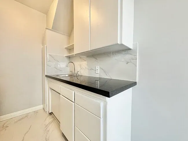 Oakhurst Apartments — Photo 31
