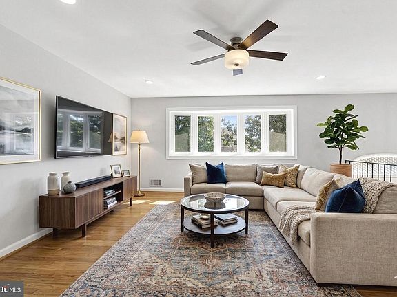 2nd image of 306 S Pershing Dr