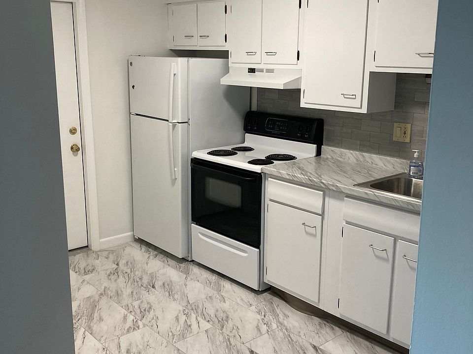 1st image of 2 Hill St APT 2