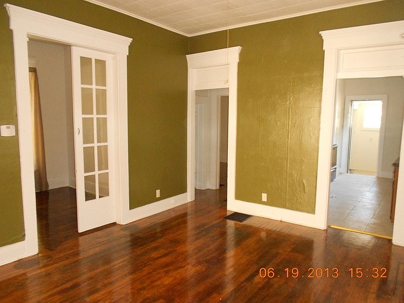Living Room now has carpet