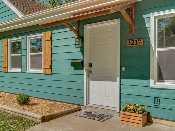 1217 S Willow Lane, Springfield, MO 65804