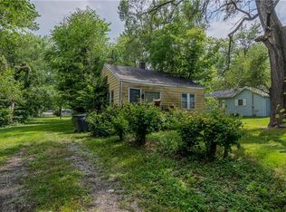 2020 Riedel Ave, Decatur, IL 62526