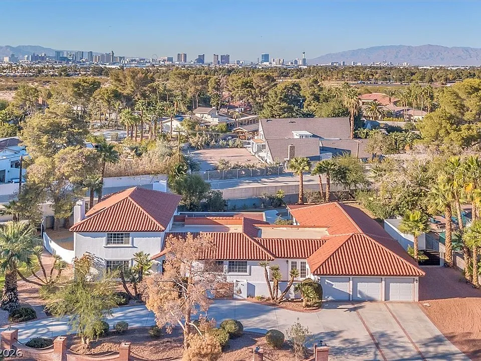 2868 Vista Del Sol Ave