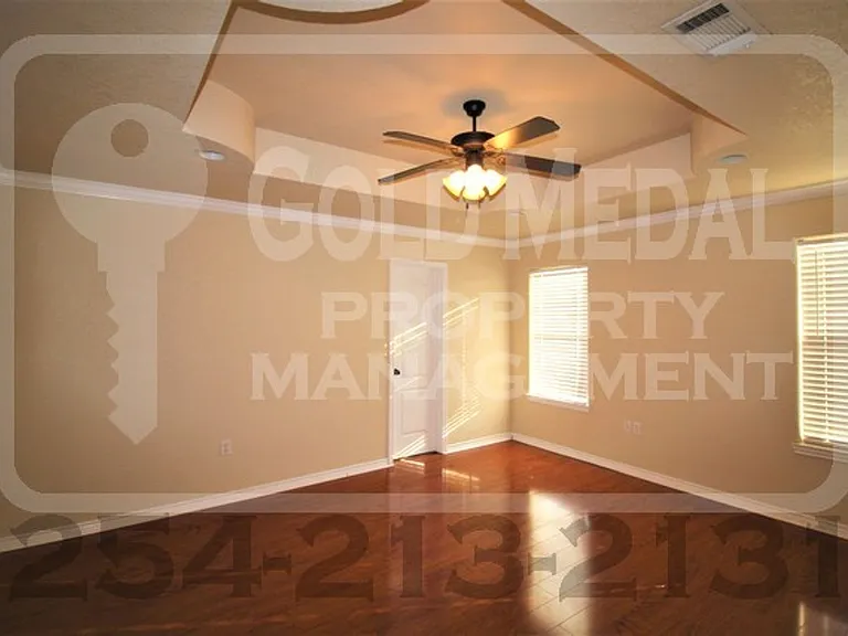 401 Hedy Dr — Photo 22