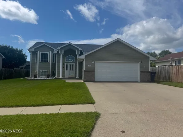 1711 8th St NE, Watertown, SD 57201