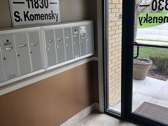 4th image of 11830 S Komensky Ave #2D
