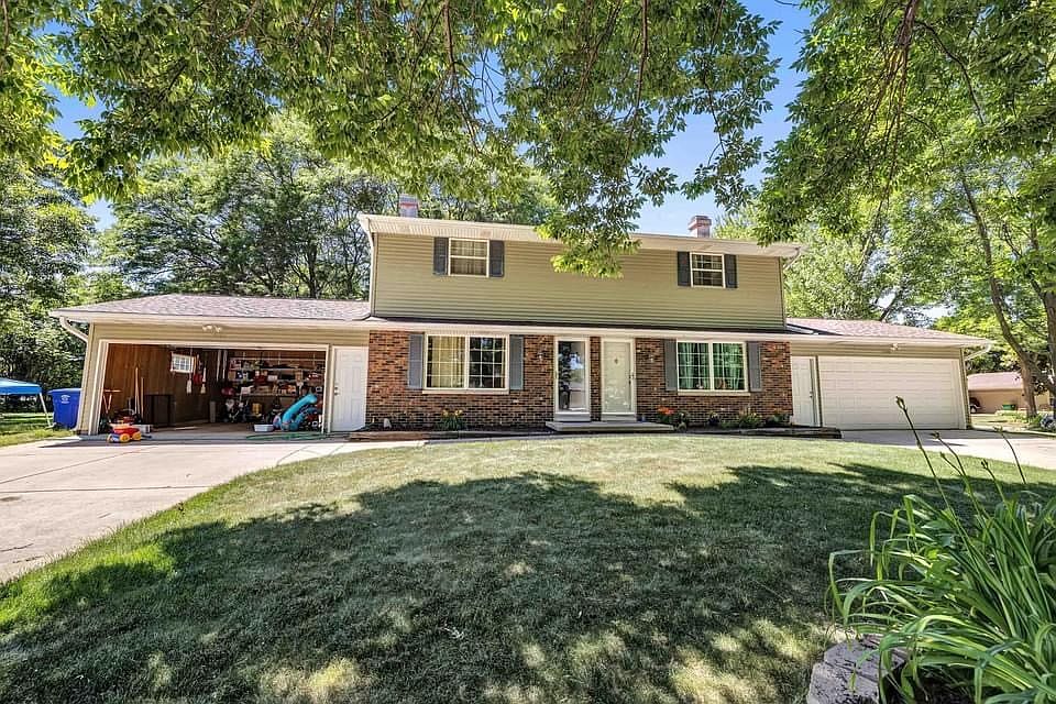 1st image of 1222 Sorrento Dr