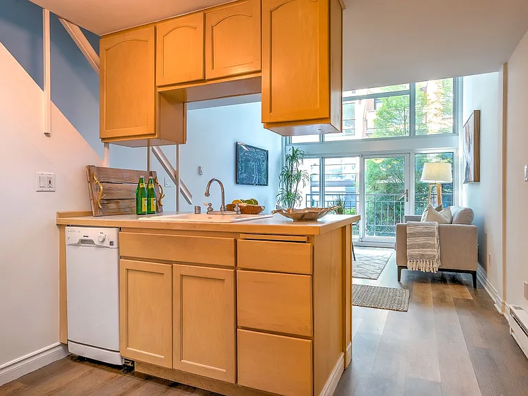 1000 Union St #110 — Photo 12