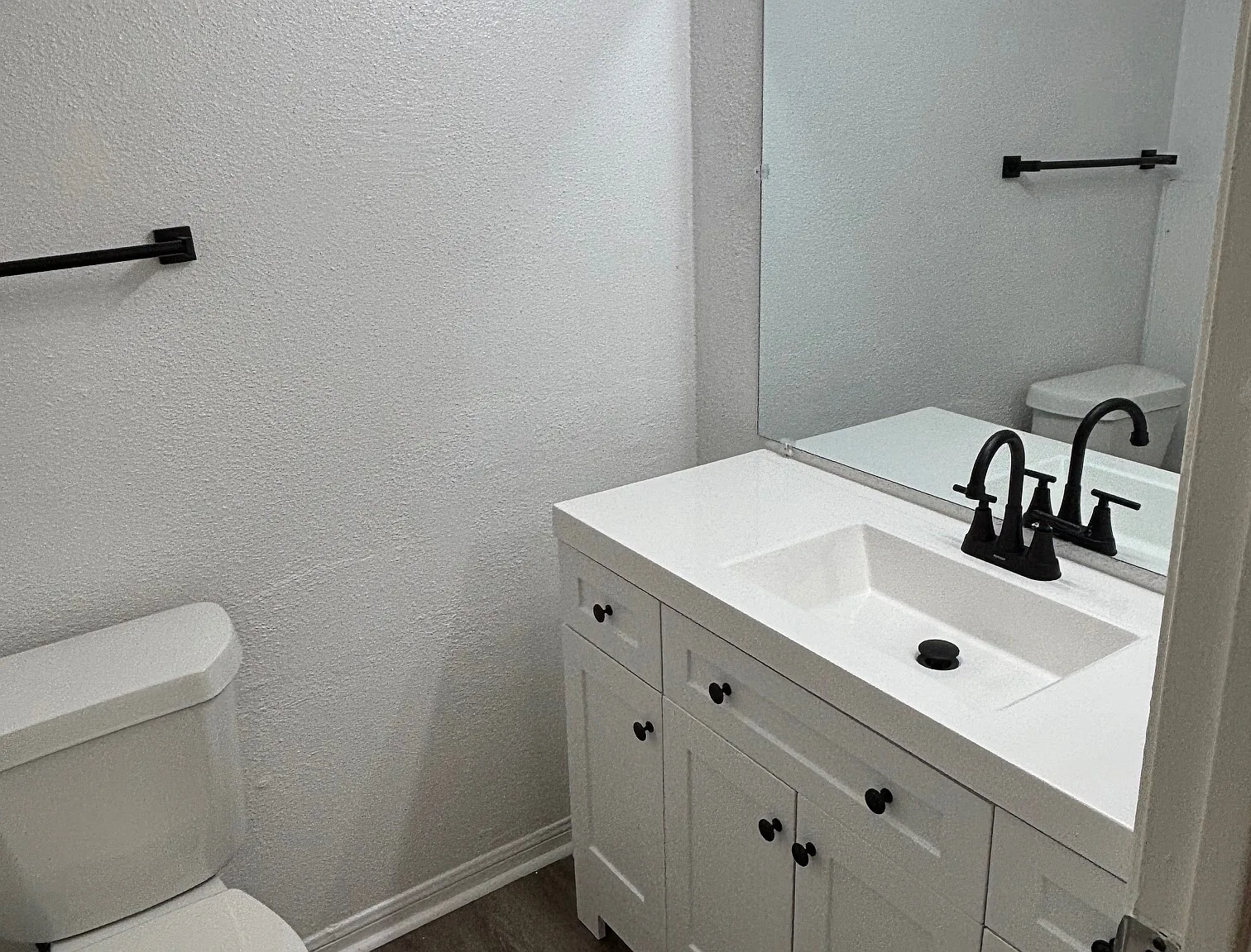 1905 Jephson Ln — Photo 3