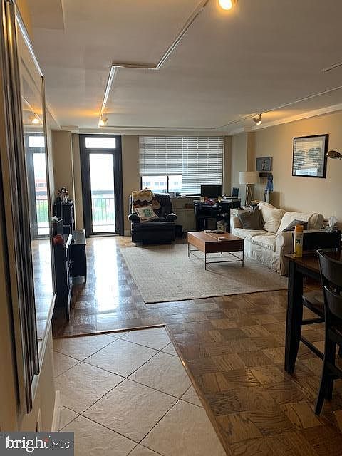1st image of 801 N Pitt St APT 806