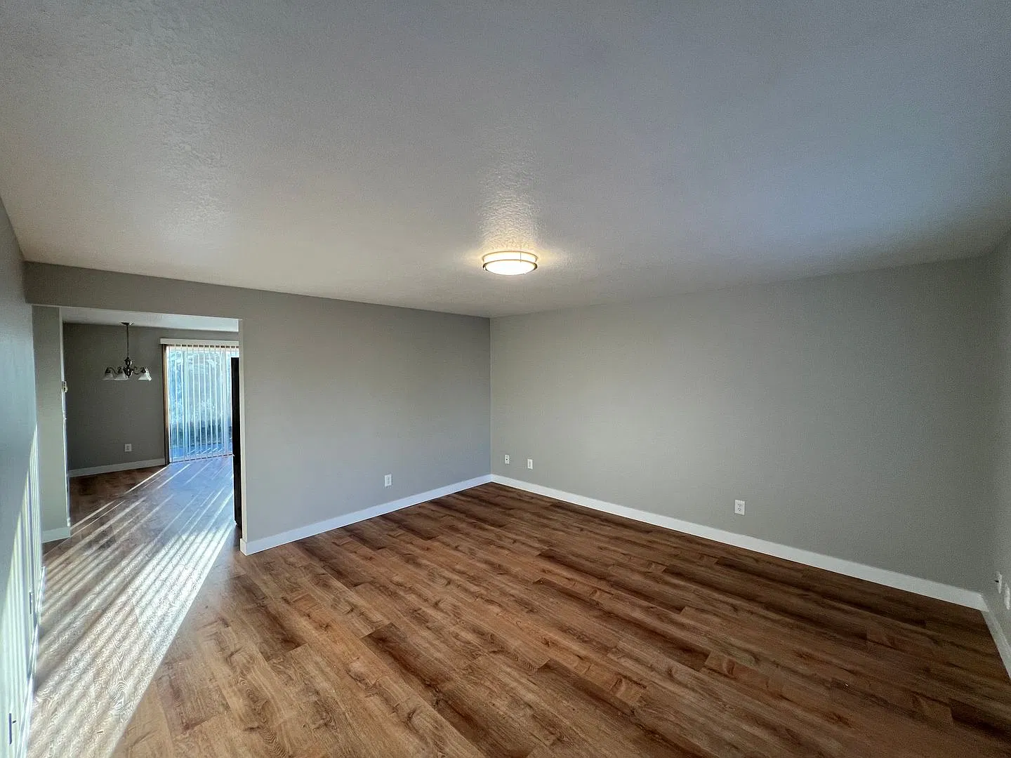 Remodeled 3 Bedroom Kelso Home on Large Lot for Lease - 53 Warbler Dr — Photo 2