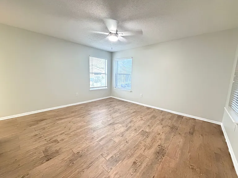 Glenbrooke Apartments — Photo 38