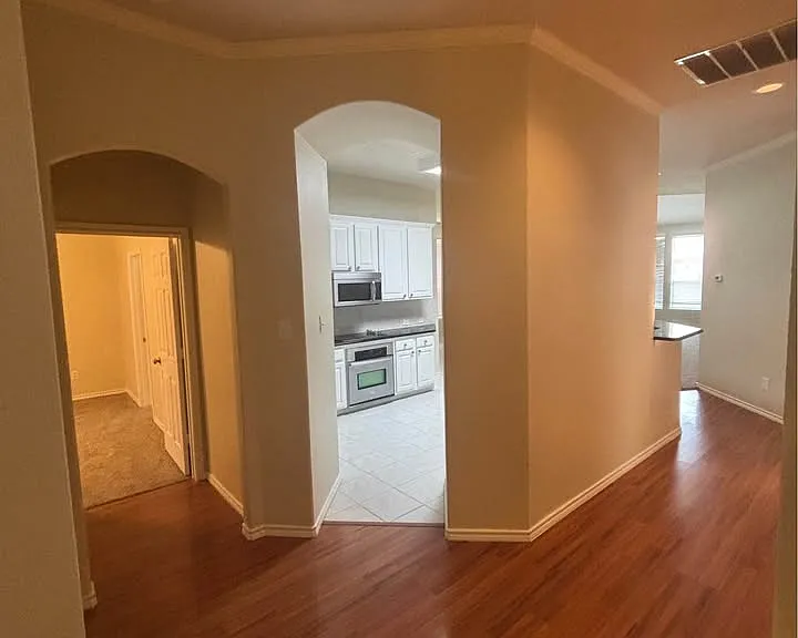 1752 Flowers Dr — Photo 3
