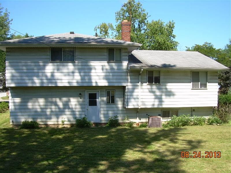 2nd image of 602 Shawnee Ln