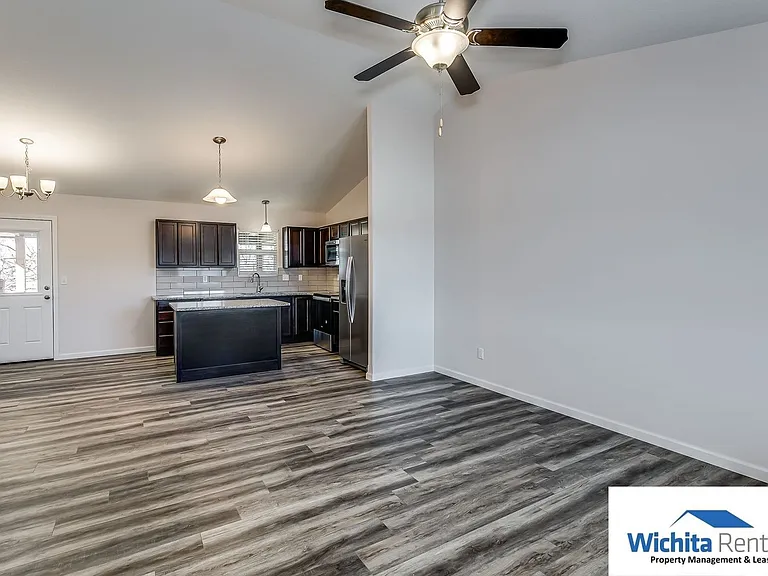 8721 E Chris Ct — Photo 3